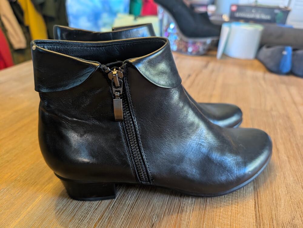 Spring Step Stockholm Black Leather Ankle Booties | Size 39 (US 8) — Like New